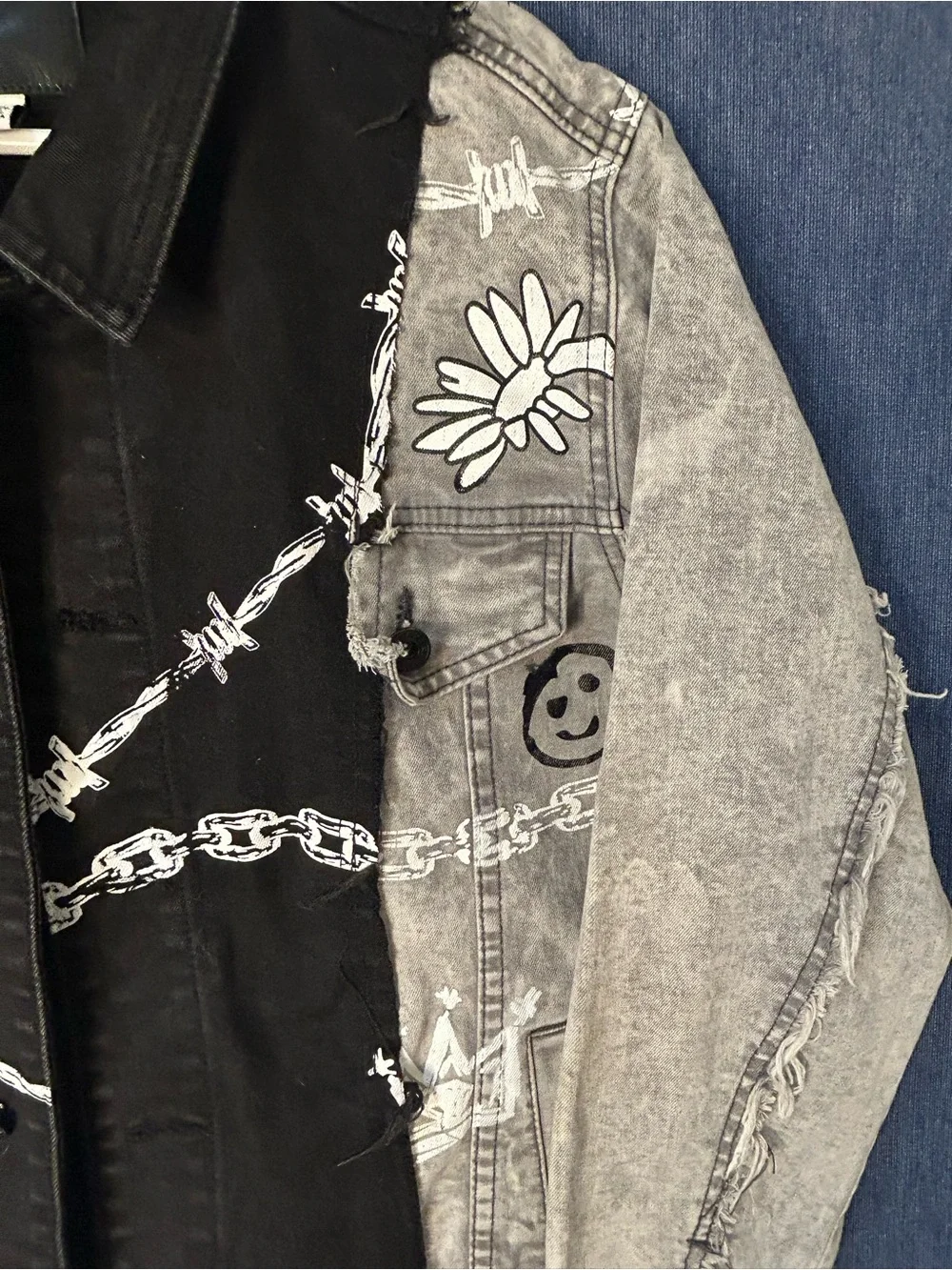 Smoke Rise Men's Black & Gray Graphic Denim Jacket for Slim Fit.M